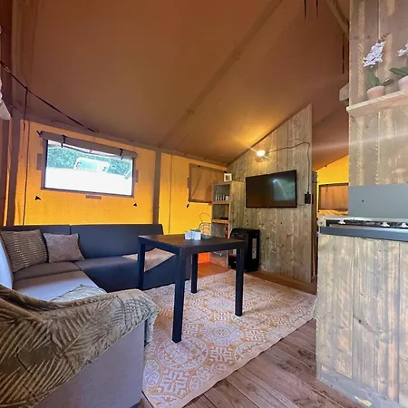 Holiday home Libelle Hulshorst